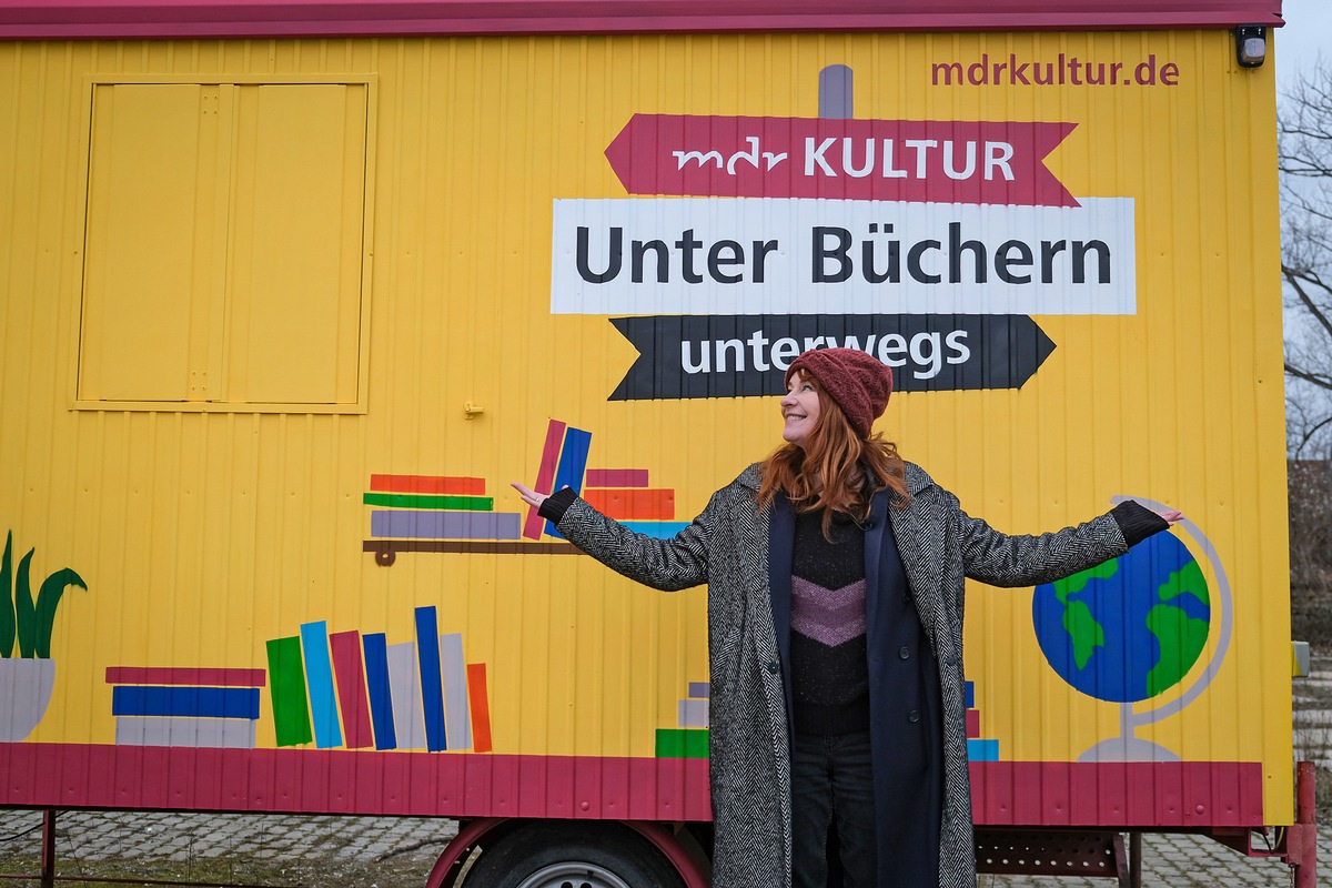 "Unter Büchern" / Mit "Unter Büchern" unterwegs: MDR-Literatur-Expertin tourt durchs Sendegebiet