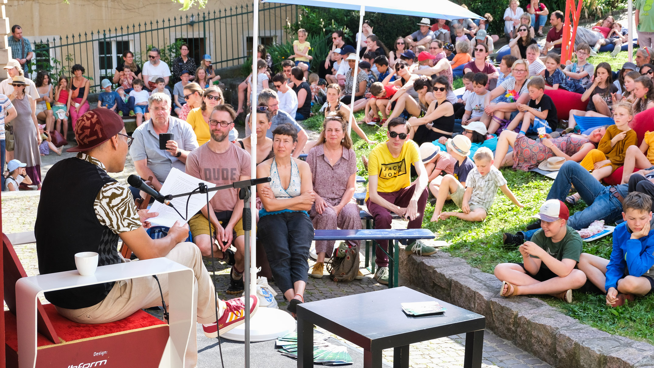 Raschid Daniel Sidgi als FIGARINO mit einem Live Hörspiel auf der Kinderbühne des Literaturfestes